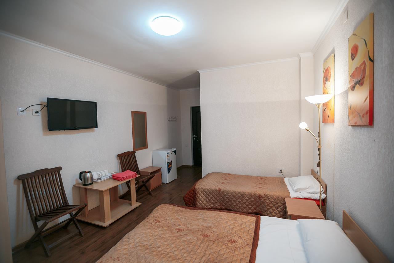 Evropa Hotel Bosteri Exterior photo